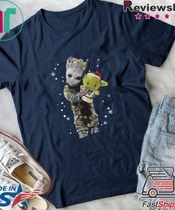 Baby Groot hug Baby Yoda doll Christmas T-Shirt