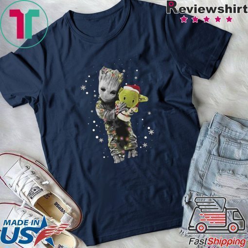 Baby Groot hug Baby Yoda doll Christmas T-Shirt