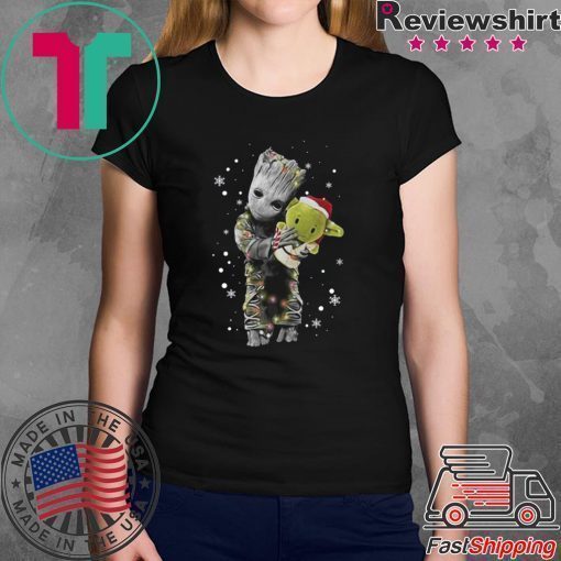 Baby Groot hug Baby Yoda doll Christmas T-Shirt