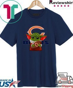 Baby Yoda Hug Chicago Bears Logo Shirt