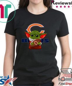 Baby Yoda Hug Chicago Bears Logo Shirt