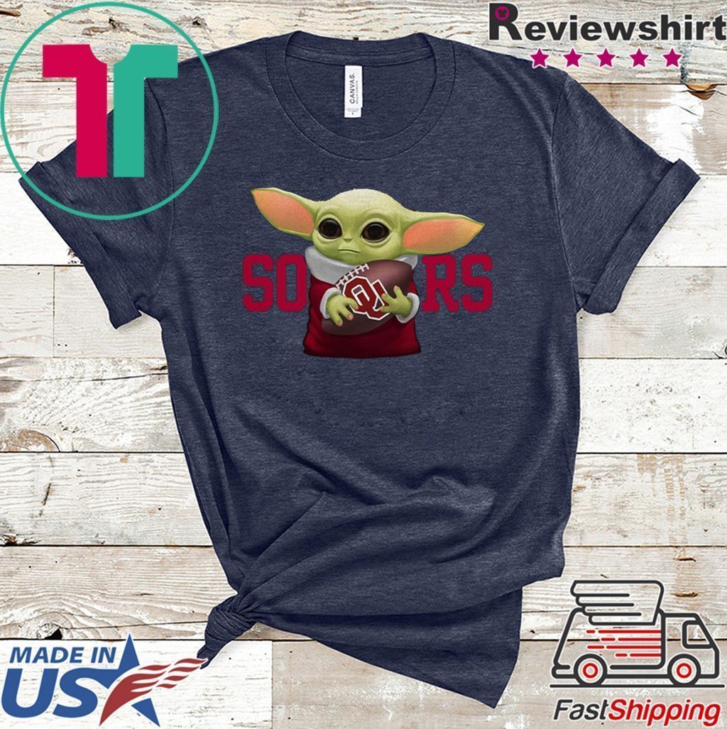 Baby Yoda Hug Oklahoma Sooners Shirt - ShirtsMango Office