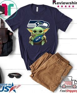 Baby Yoda Hug Philadelphia Eagles Shirt