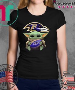 Baby Yoda hug Baltimore Ravens shirt