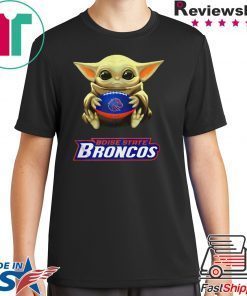 Baby Yoda hug Boise State Broncos shirt