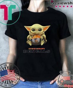 Baby Yoda hug Cincinnati Bengals shirt