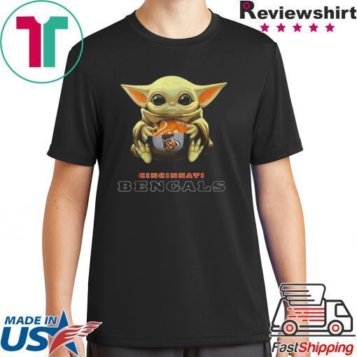 Baby Yoda hug Cincinnati Bengals shirt