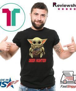 Baby Yoda hug Deer Hunter Star Wars Mandalorian shirt