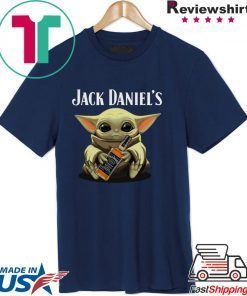 Baby Yoda hug Jack Daniel’s Whiskey shirt