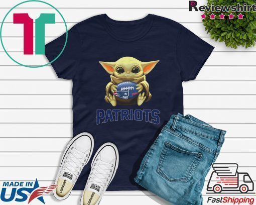 Baby Yoda hug New England Patriots shirt