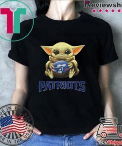 Baby Yoda hug New England Patriots shirt