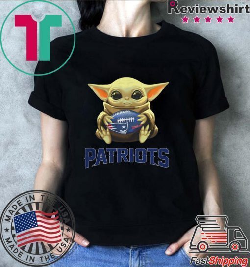 Baby Yoda hug New England Patriots shirt