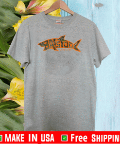 OUTDOORS CAMO SHARK LOGO T-SHIRT