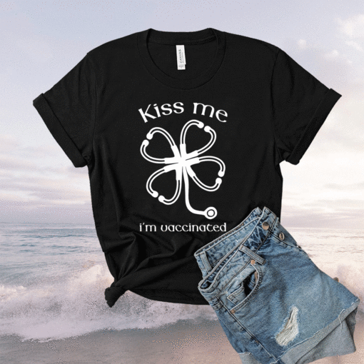 St Patrick’s day kiss me I’m vaccinated t-shirt
