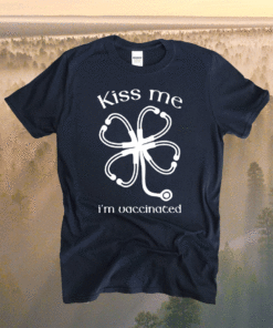 St Patrick’s day kiss me I’m vaccinated t-shirt