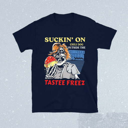 Suckin on chili dog outside the tastee freez t-shirt