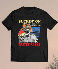 Suckin on chili dog outside the tastee freez t-shirt