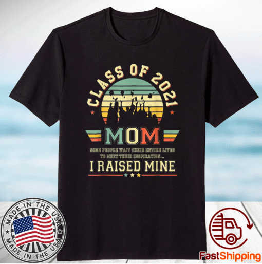 Proud Mom of a 2021 Graduate Retro Graduation Senior College T-Shirt