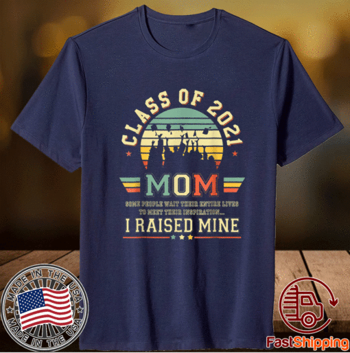 Proud Mom of a 2021 Graduate Retro Graduation Senior College T-Shirt