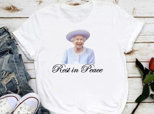 RIP Queen Elizabeth II Unisex T-Shirt