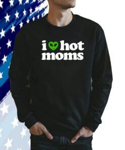 I Heart Hot Moms Alien 2023 T-Shirt