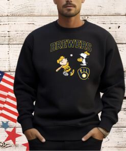 Peanuts Charlie Brown And Snoopy Playing Baseball Milwaukee Brewers T-shirt