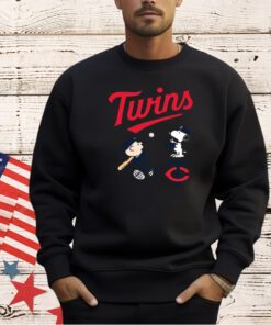 Peanuts Charlie Brown And Snoopy Playing Baseball Minnesota Twins T-shirt