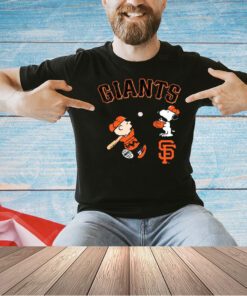 Peanuts Charlie Brown And Snoopy Playing Baseball San Francisco Giants T-shirt