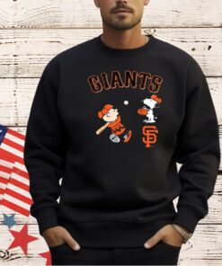 Peanuts Charlie Brown And Snoopy Playing Baseball San Francisco Giants T-shirt