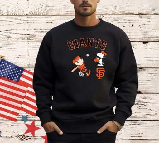 Peanuts Charlie Brown And Snoopy Playing Baseball San Francisco Giants T-shirt