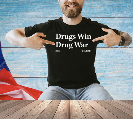 Drugs win drug war T-shirt