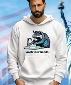 Raccoon wash your hands T-Shirt