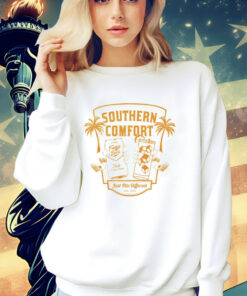 Southern comfort just hits different friday beers T-Shirt