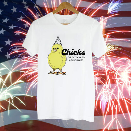 Chicks the gateway to conspiracies Tee Shirt