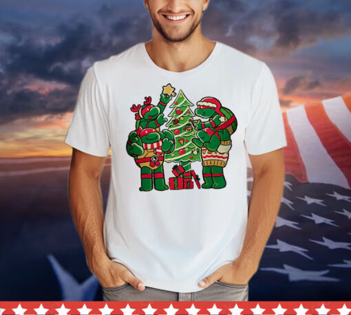 Teenage Mutant Ninja Turtles decorating their Christmas tree T-Shirt